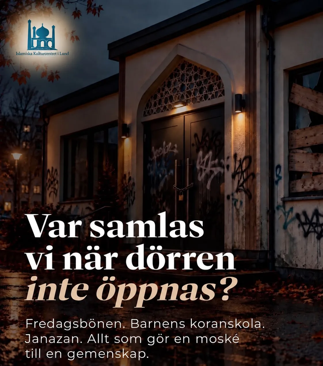 En moské med klotter, en kedjad dörr och igenspikade fönster. Var samlas vi när dörren inte öppnas? Fredagsbönen. Barnens koranskola. Janazan. Allt som gör en moské till en gemenskap.