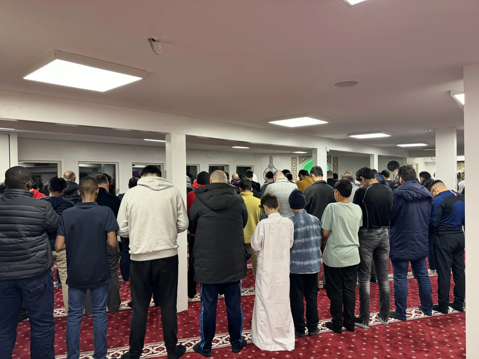 IKC Lund — congregation in prayer